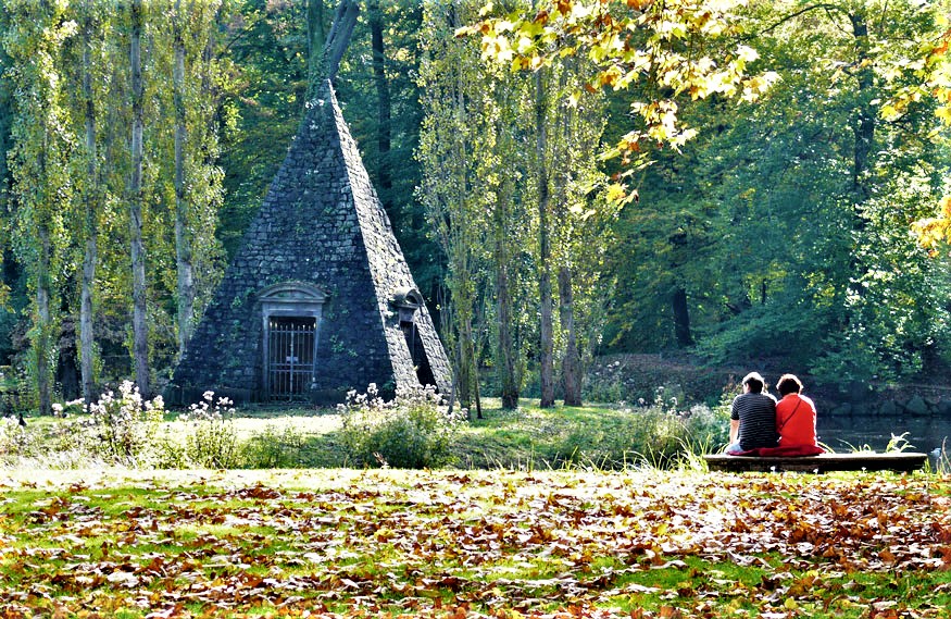 Kurpark-Pyramide im Ententeich