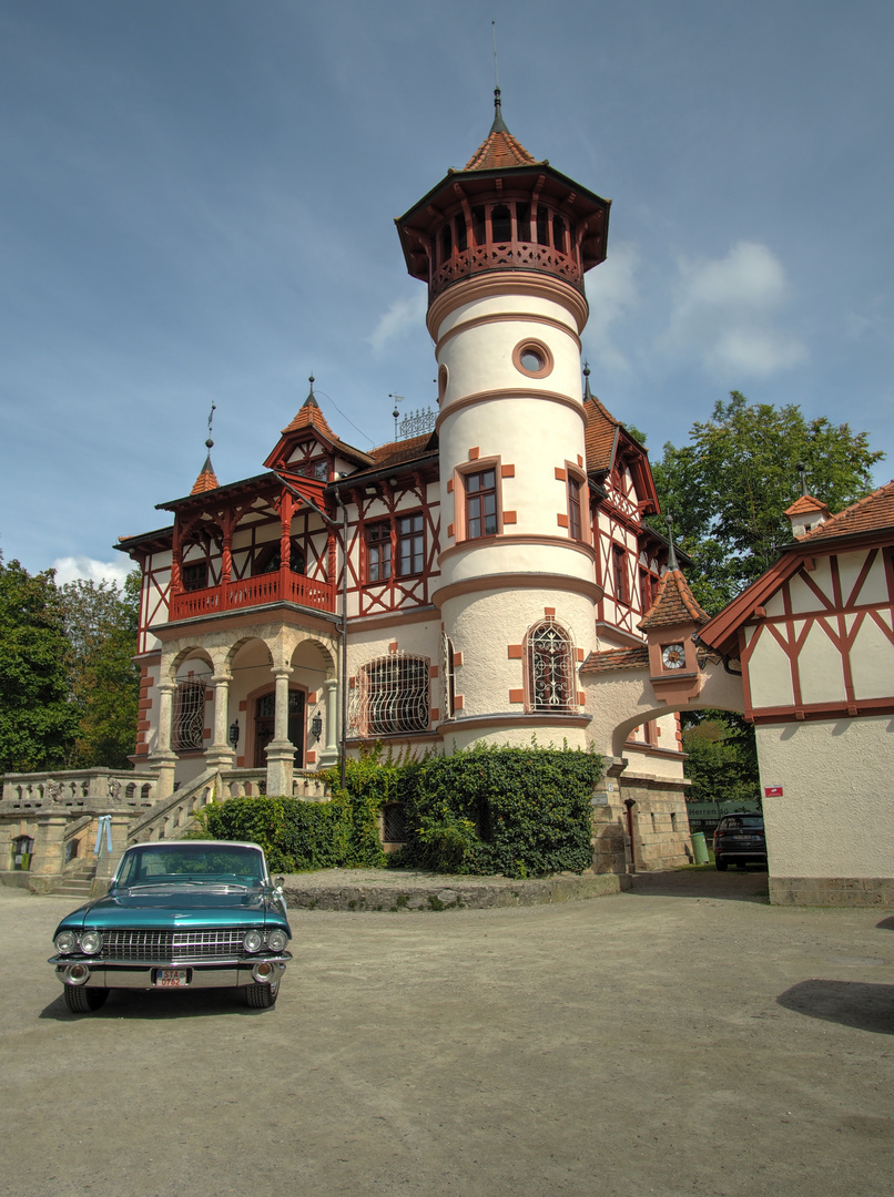 Kurparkschlößchen mit Auto