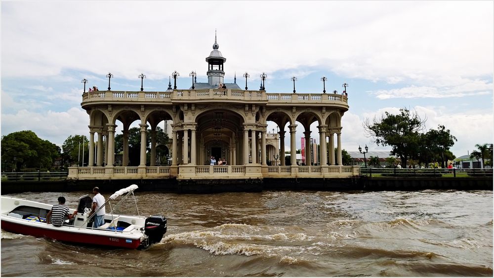 Kurpavillion am Tigre-Delta.............