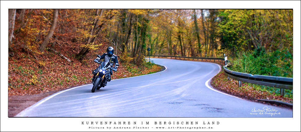 Kurvenfahren Im Bergischen Land