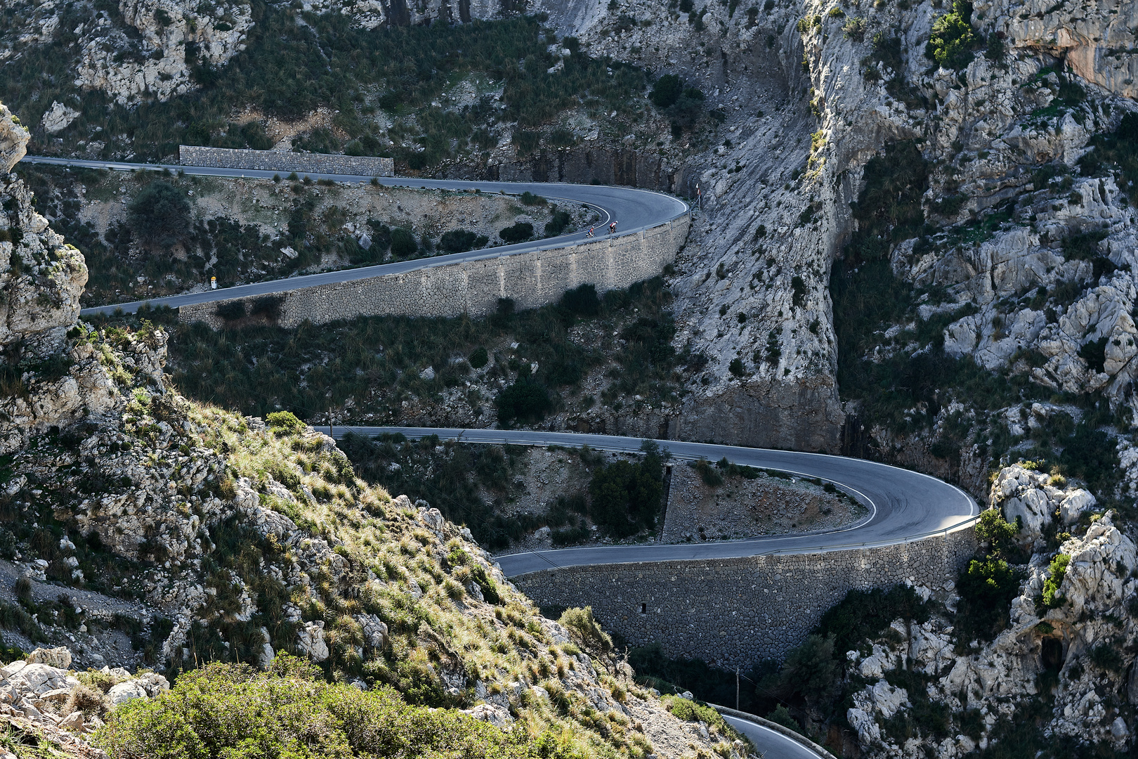 Kurvenreich: Anmut im Strassenbau - Sa Calobra (Westküste Mallorca)