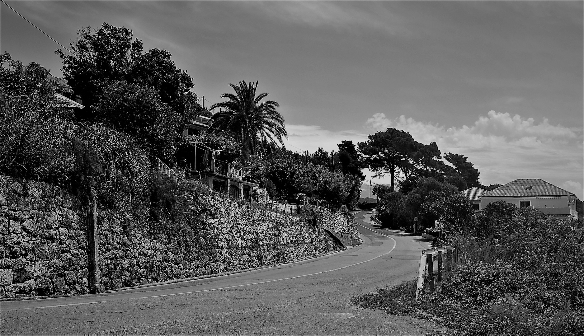 Kurvenreiche Straße - oberhalb der Eufemija-Bucht