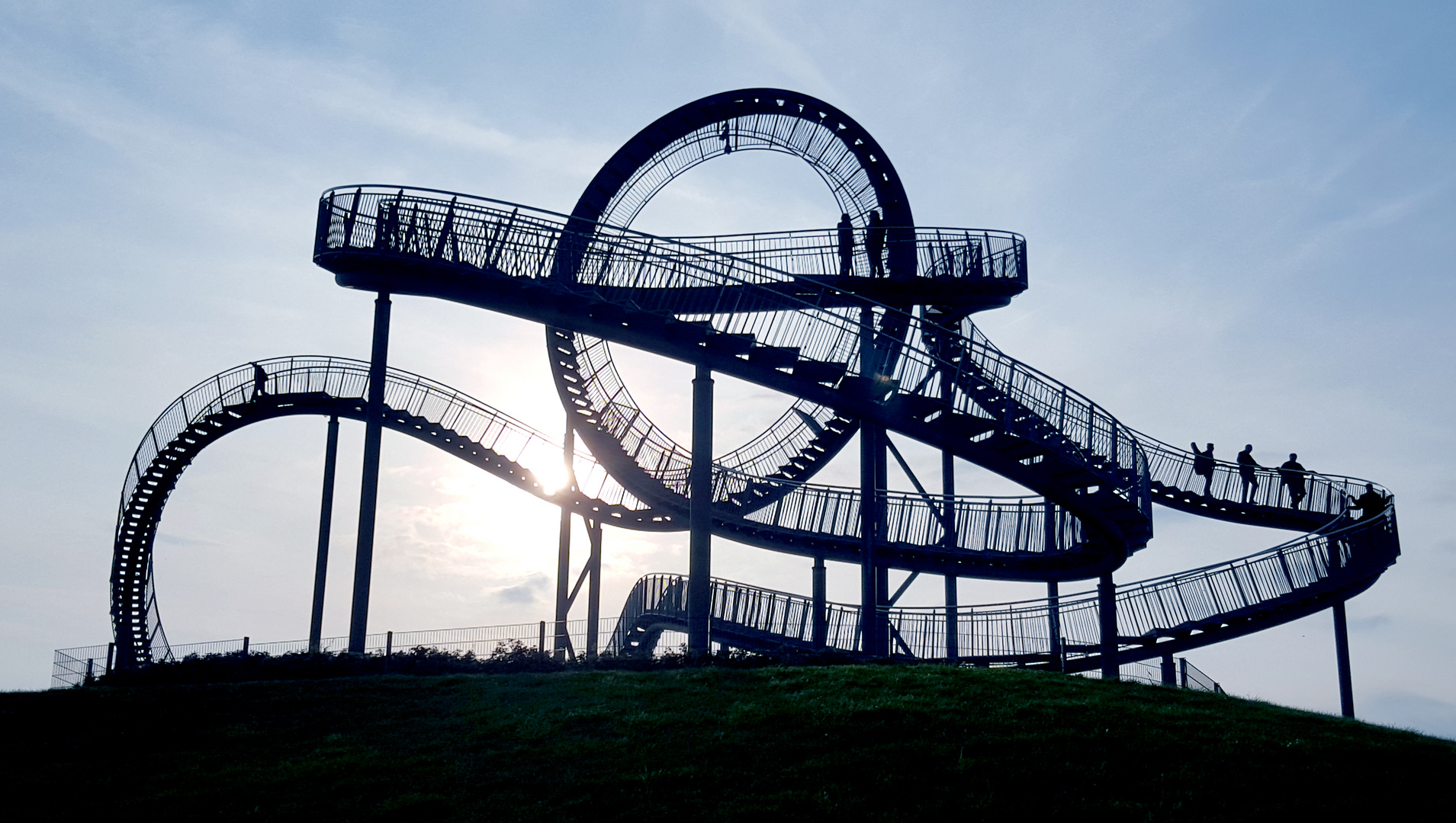 Kurvenskulptur in Duisburg-Wanheim