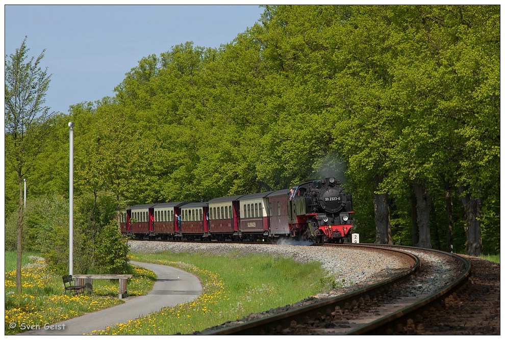 Kurvig für Bahn und Rad kurz vor Bad Doberan