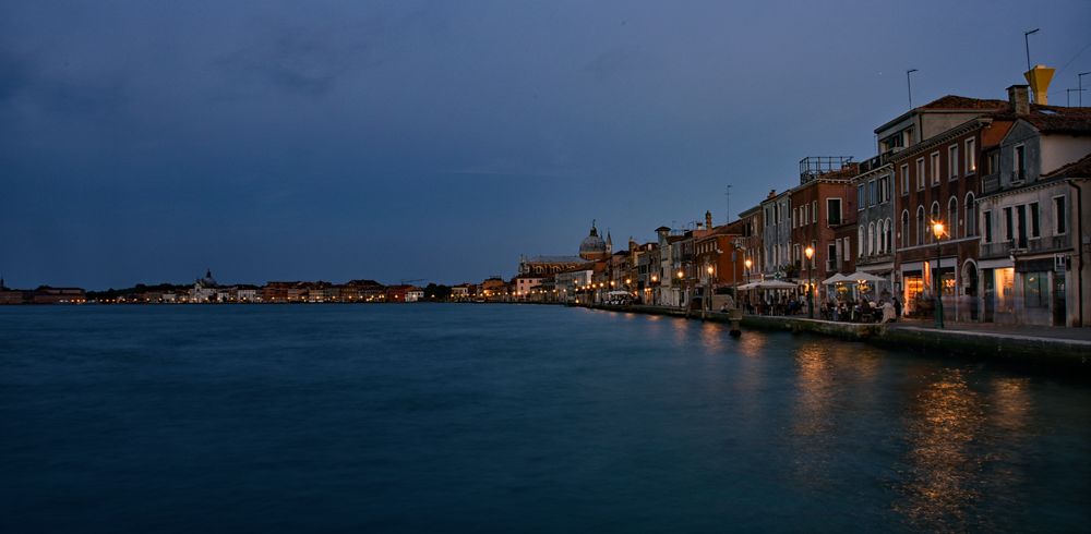 Kurz bevor die Nacht einbricht -  Giudecca Venezia -