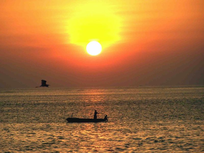 Kurz bevor die Sonne im Meer versinkt