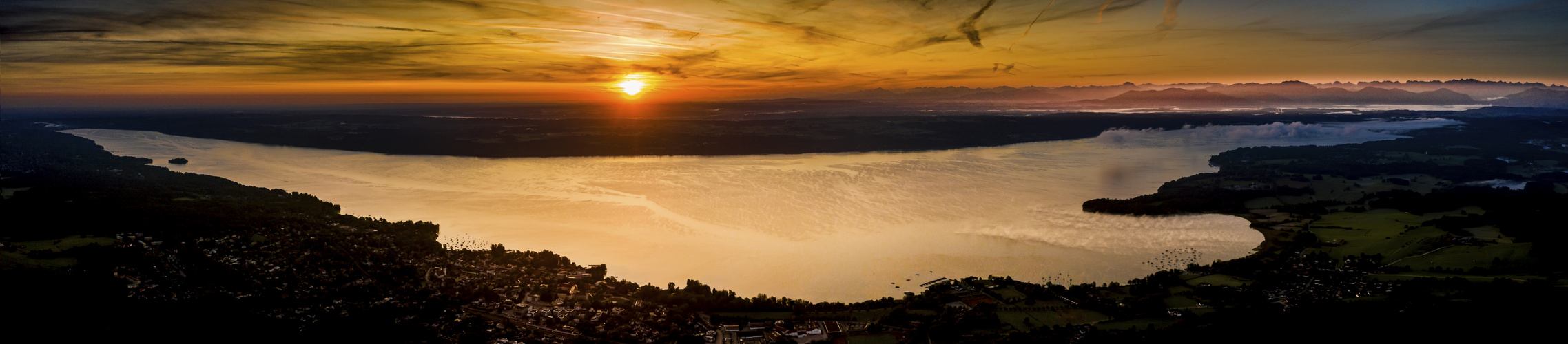 Kurz nach Sonnenaufgang am Starnberger See