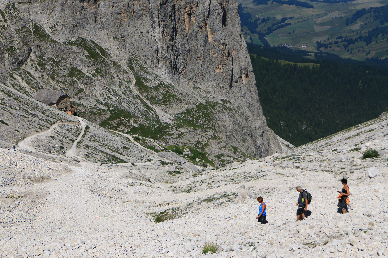 kurz oberhalb der Langkofelhütte