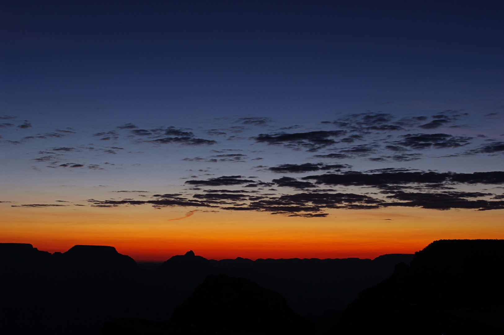 - kurz vor dem Sonnenaufgang am Grand Canyon Mather Point -