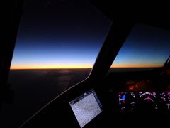 kurz vor dem Sonnenaufgang auf FL350