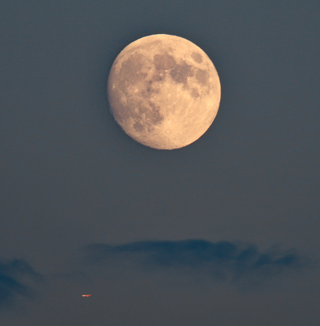 Kurz vor dem Vollmond