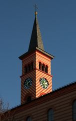 Kurz vor halb drei an der Turmuhr der Jakobskirche in Friedberg