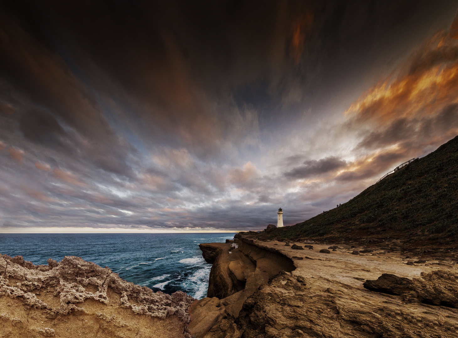 Kurz vor Sonnenaufgang am Castle Point Lighthouse