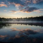 Kurz vor Sonnenaufgang am Stormy Lake in Alaska...