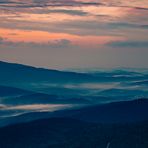 Kurz vor Sonnenaufgang auf dem Großen Arber im Bayerischen Wald