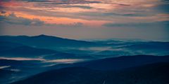 Kurz vor Sonnenaufgang auf dem Großen Arber im Bayerischen Wald