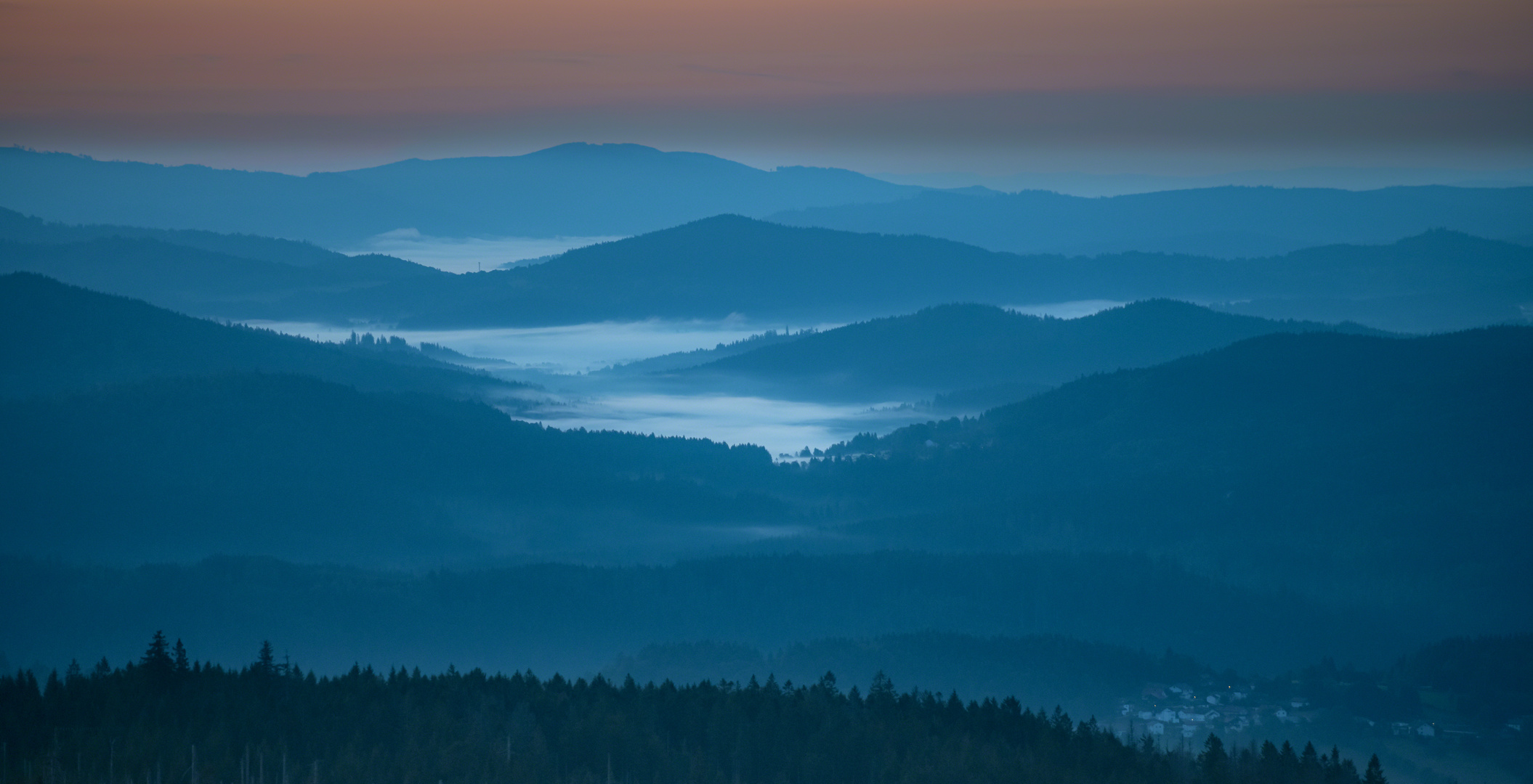 Kurz vor Sonnenaufgang auf dem Lusen