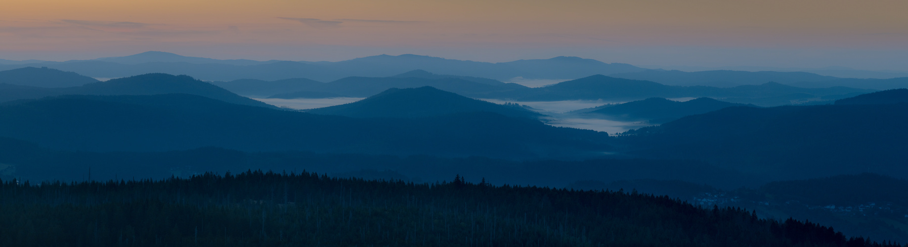 Kurz vor Sonnenaufgang auf dem Lusen