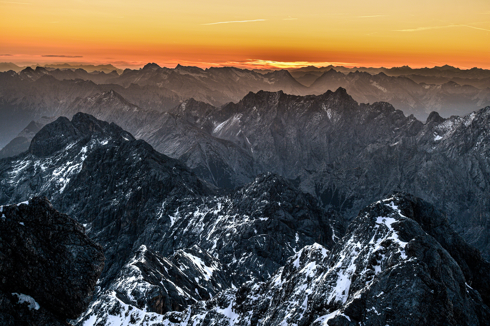 Kurz vor Sonnenaufgang auf der Zugspitze...