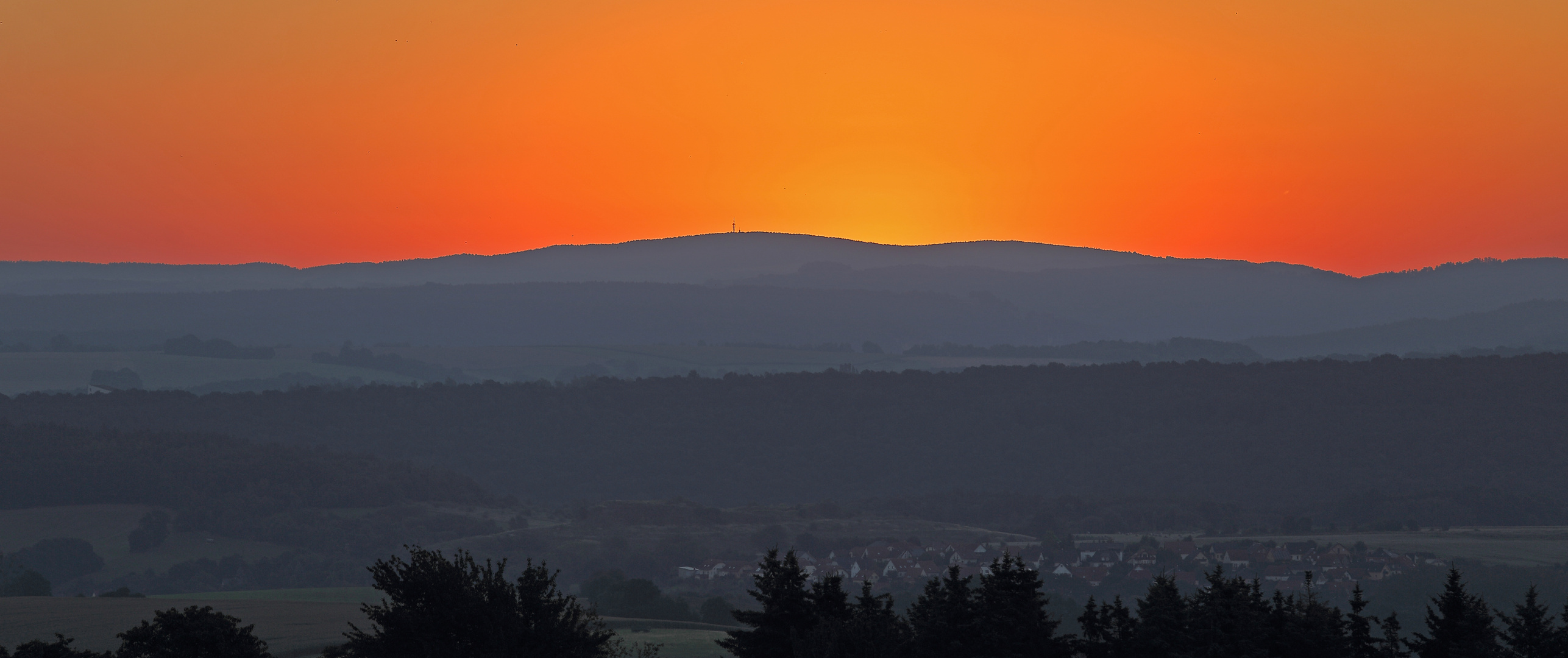 Kurz vor Sonnenaufgang gestern morgen über dem Unger...