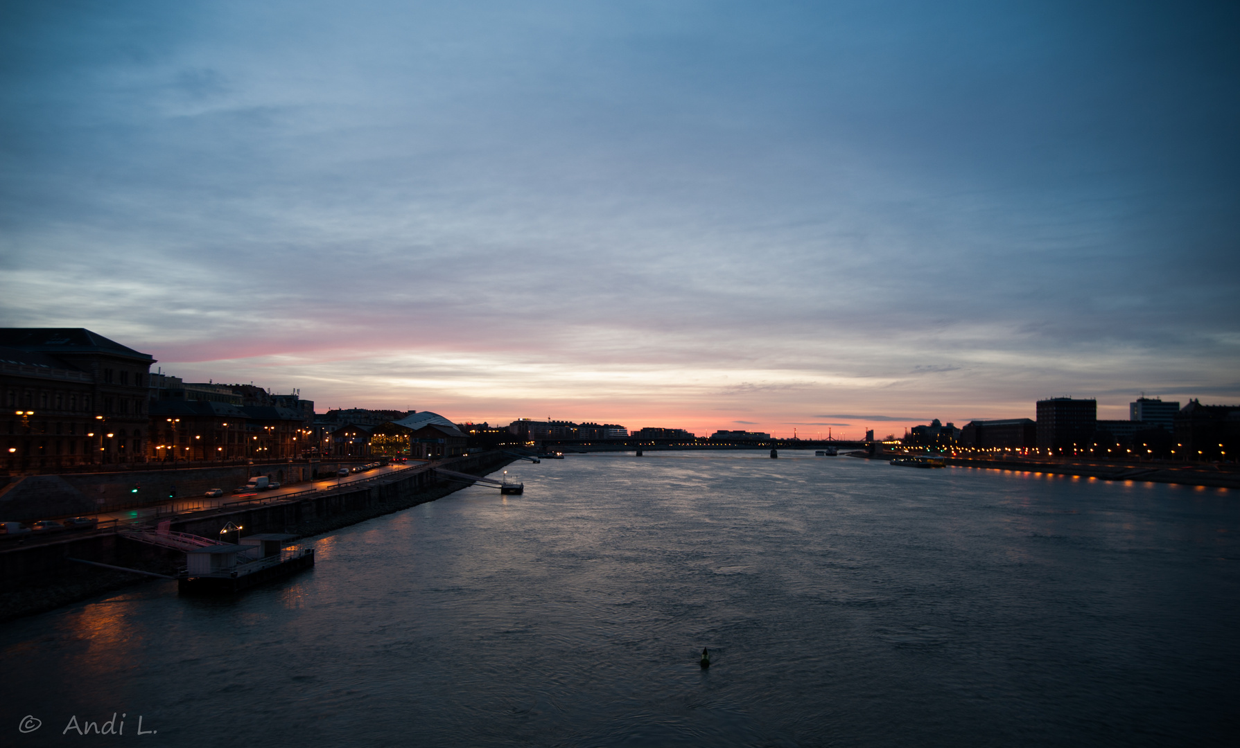 ....kurz vor Sonnenaufgang in Budapest.....