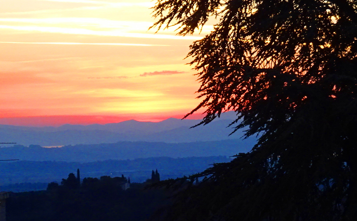 Kurz vor Sonnenaufgang in der Toscana