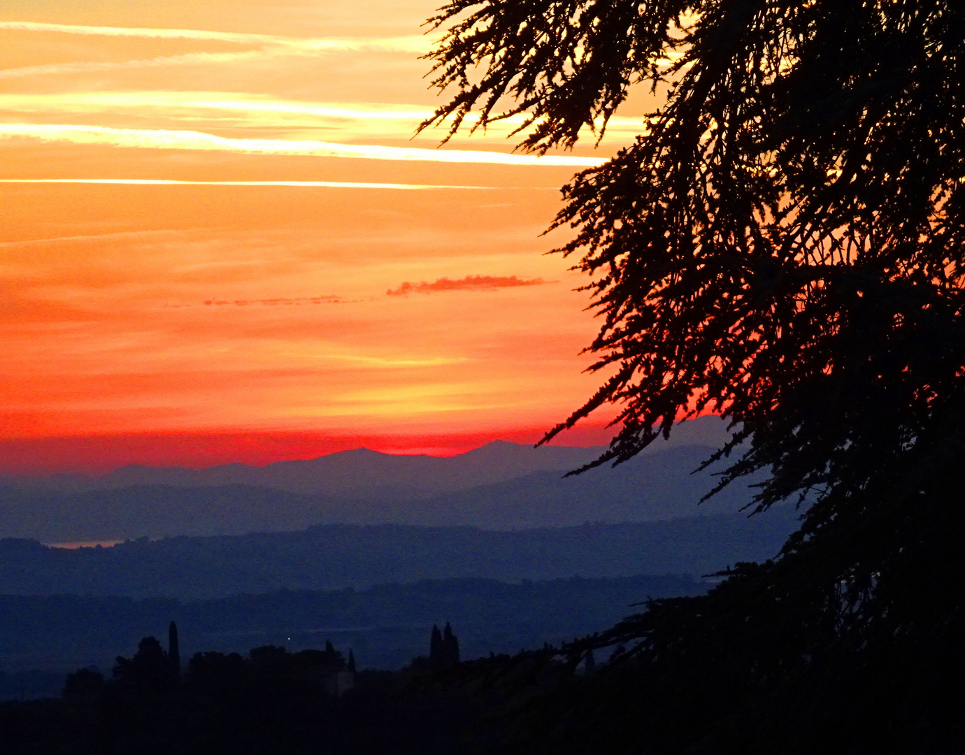 Kurz vor Sonnenaufgang in der Toscana