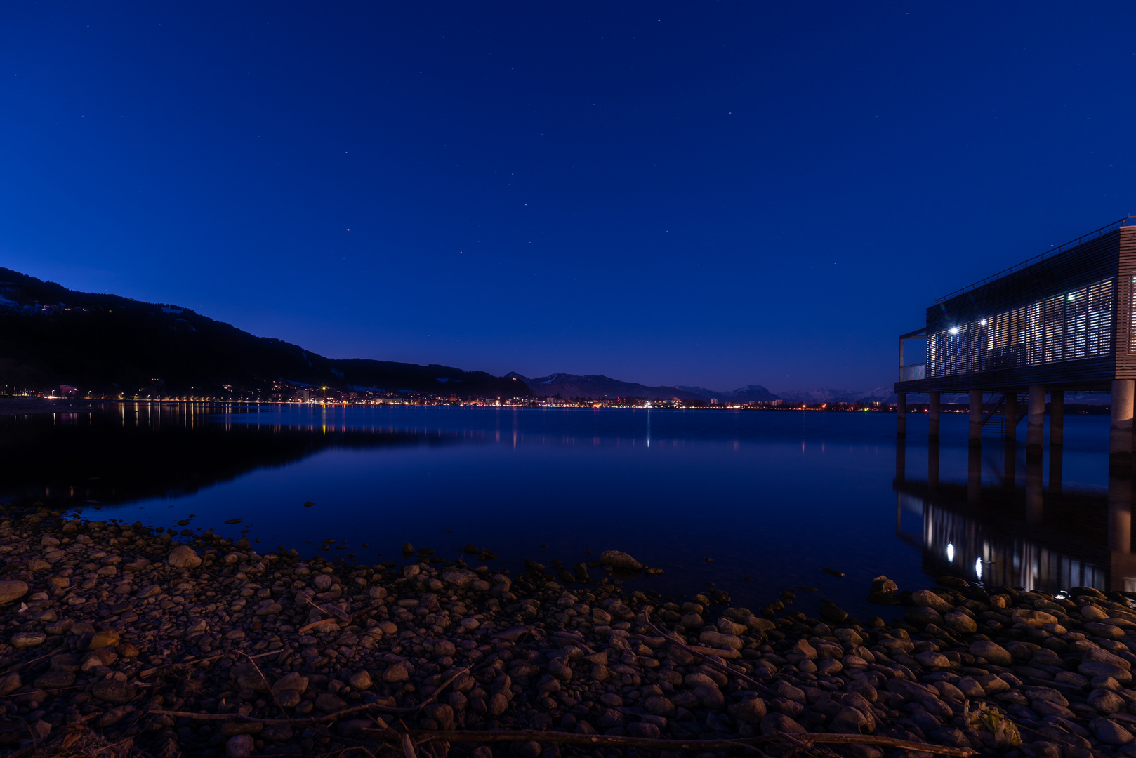 Kurz vor Sonnenaufgang über dem Bodensee