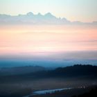Kurz vor Sonnenaufgang, über Hochnebeldecke mit Blickrichtung Dachsteingebirge