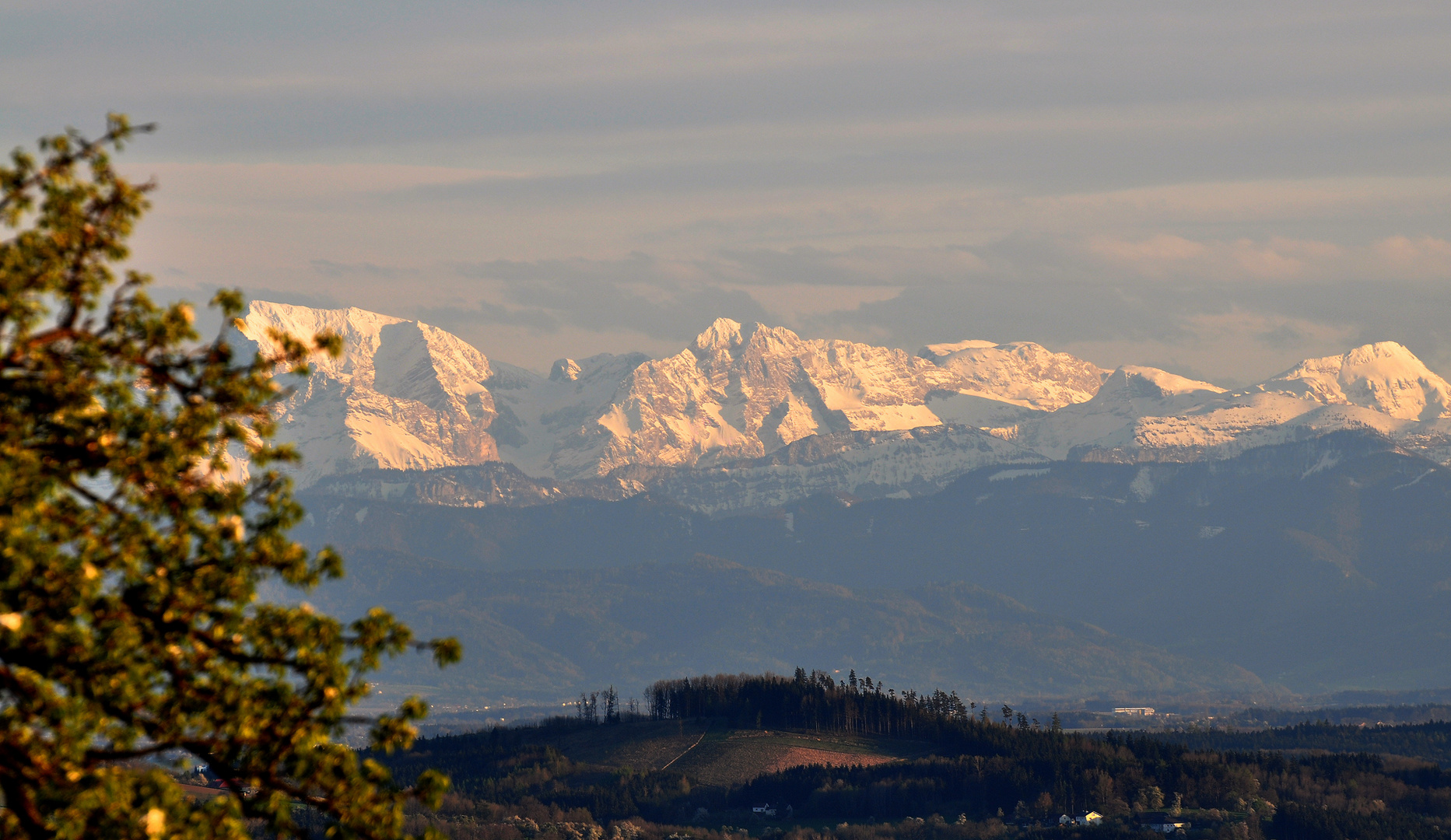 Kurz vor Sonnenuntergang (Föhnstimmung in Stroheim,mit Blick zum Toten-Gebirge)