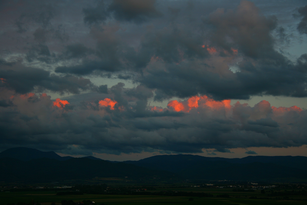 Kurz vor Sonnenuntergang / Freiburg auf dem Tuniberg