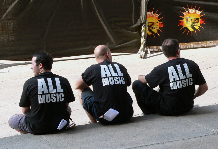 Kurze Pause beim "FREE MUSIC FESTIVAL" in Mailand