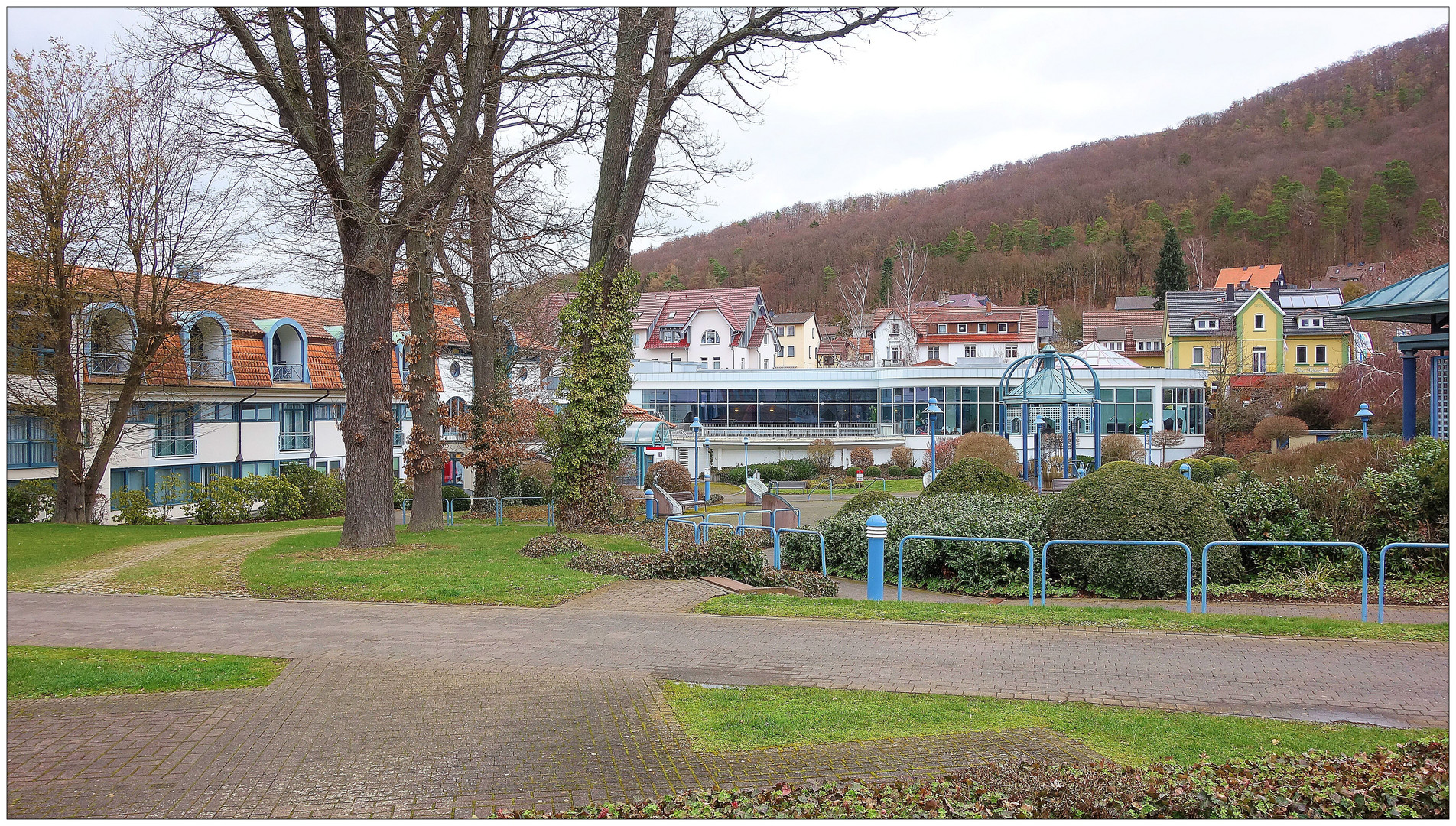Kurzentrum Reinhardshausen Foto & Bild world, bäume, himmel Bilder