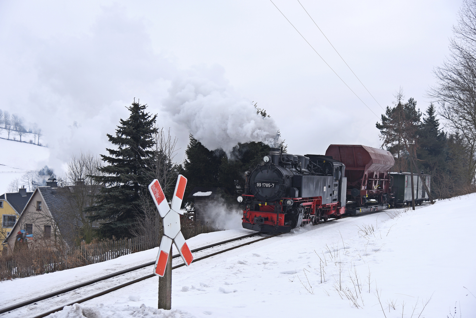 Kurzer Güterzug mit Rollwagen