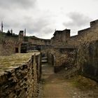 Kurzurlaub 2021 an der Mosel - alte Mauerreste auf dem Rampenturm der Ehrenburg