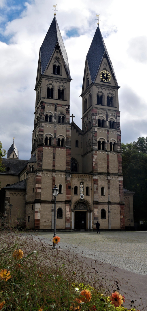 Kurzurlaub 2021 an der Mosel - Schiffsausflug nach Koblenz: Basilika St. Kastor