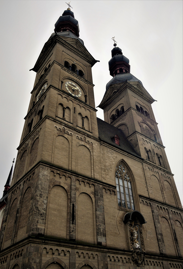 Kurzurlaub 2021 an der Mosel - Schiffsausflug nach Koblenz: Doppelturm der Liebfrauenkirche