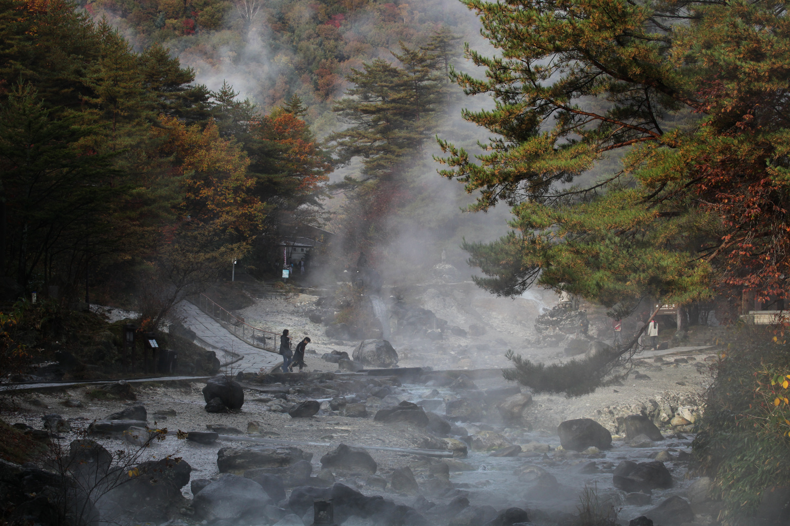 Kusatsu Onsen, Thermalwasser und Herbstzeit