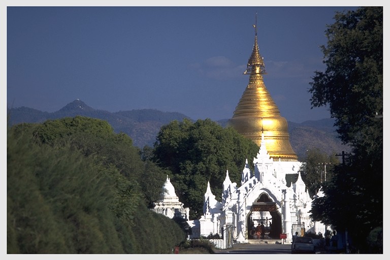 Kuthodaw-Pagoda (Burma)