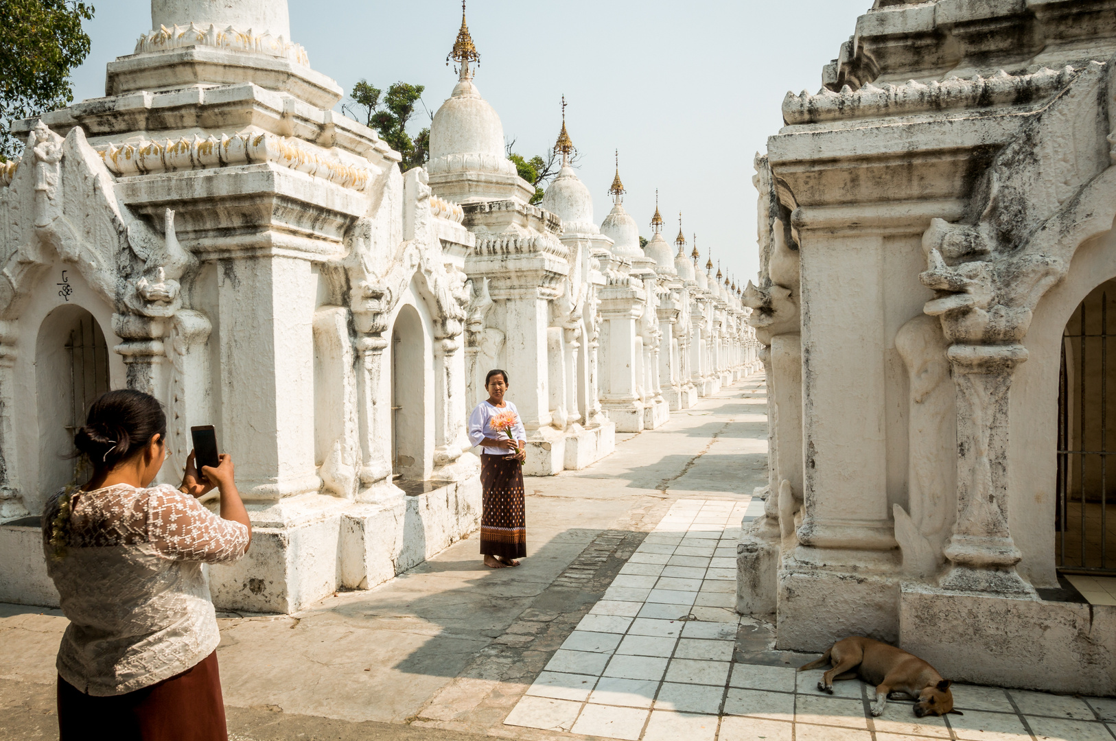 Kuthodaw-Pagode ("das größte Buch der Welt") in Mandelay / Myanmar