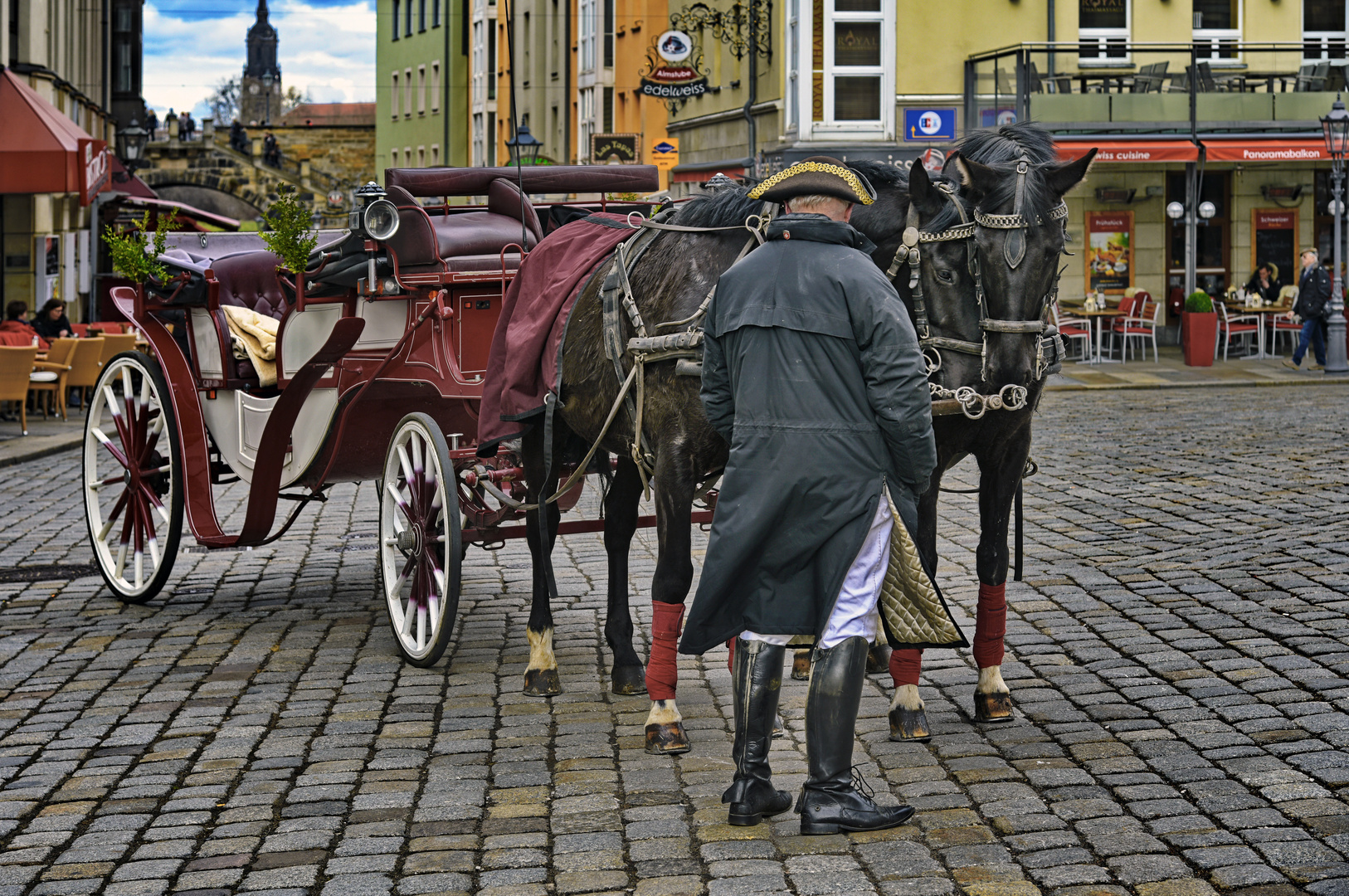 Kutscher vor der Hofkirche