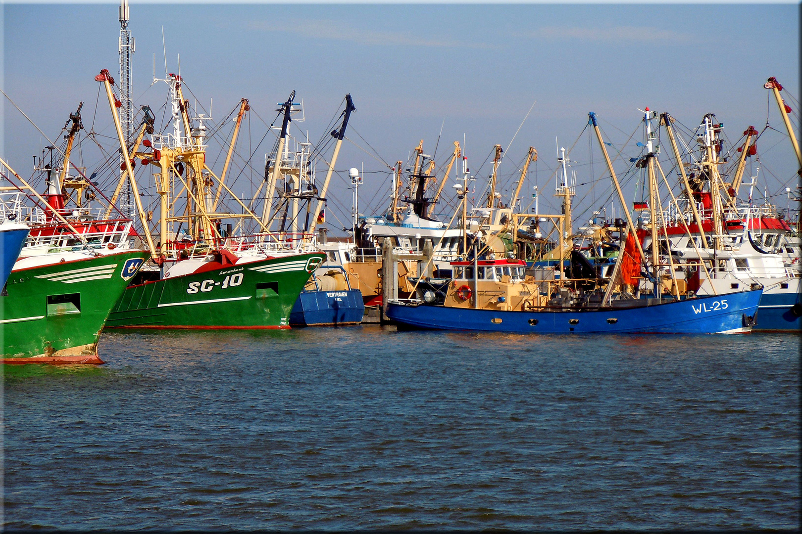 Kutter und Trawler in Lauwersoog/NL 