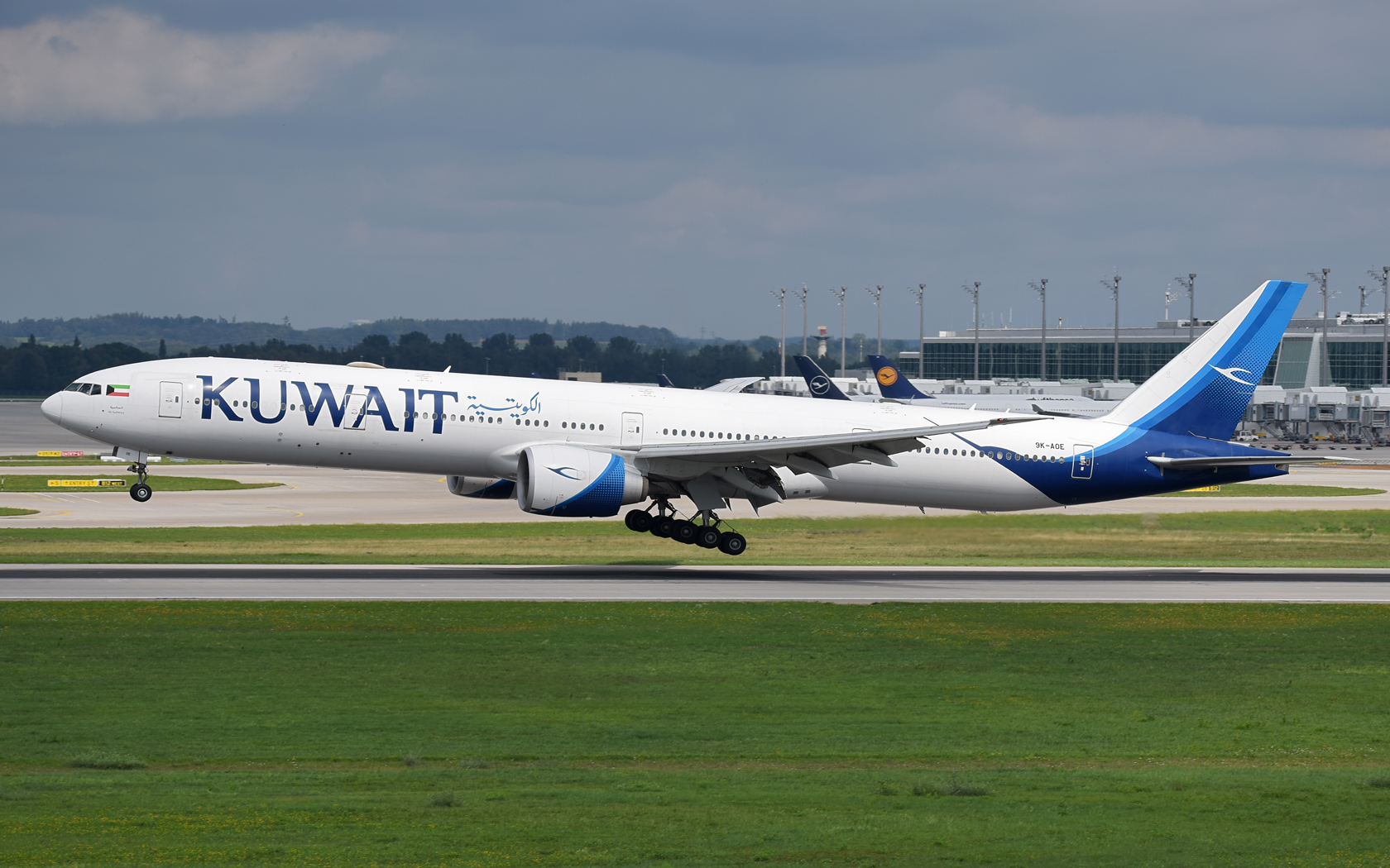 Kuwait Airways Boeing 777-300ER 9K-AOD 