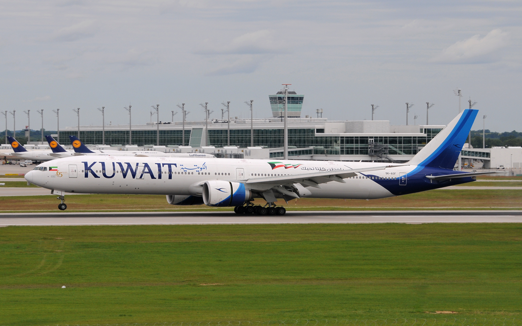 Kuwait Airways Boeing 777-300ER 9K-AOF
