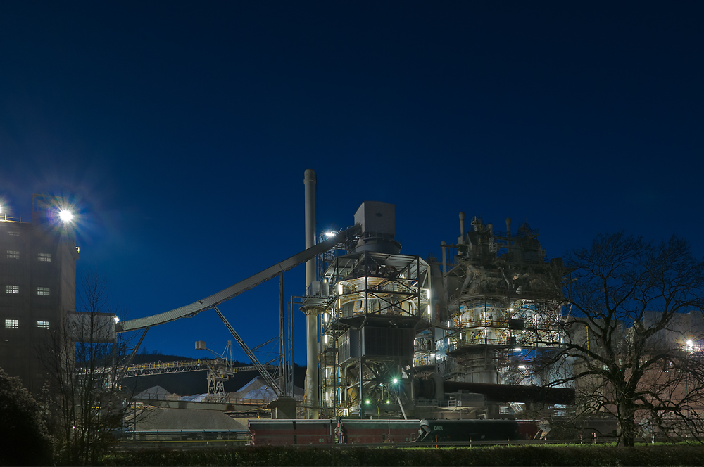 KW 50 - Kalkwerk Rheinkalk in Oberrödinghausen in der blauen Stunde