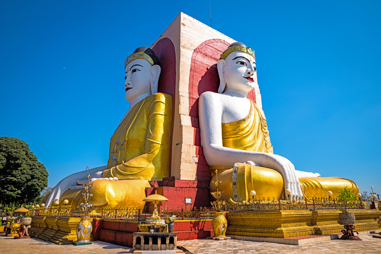 Kyaik Pun Pagode in Bago (2)