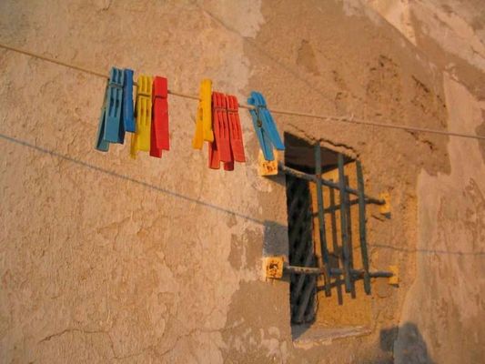 Kykladen, Santorin, Oia, Hauswand, Wäscheklammern