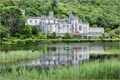 Kylemore Abbey oder das rote Auto