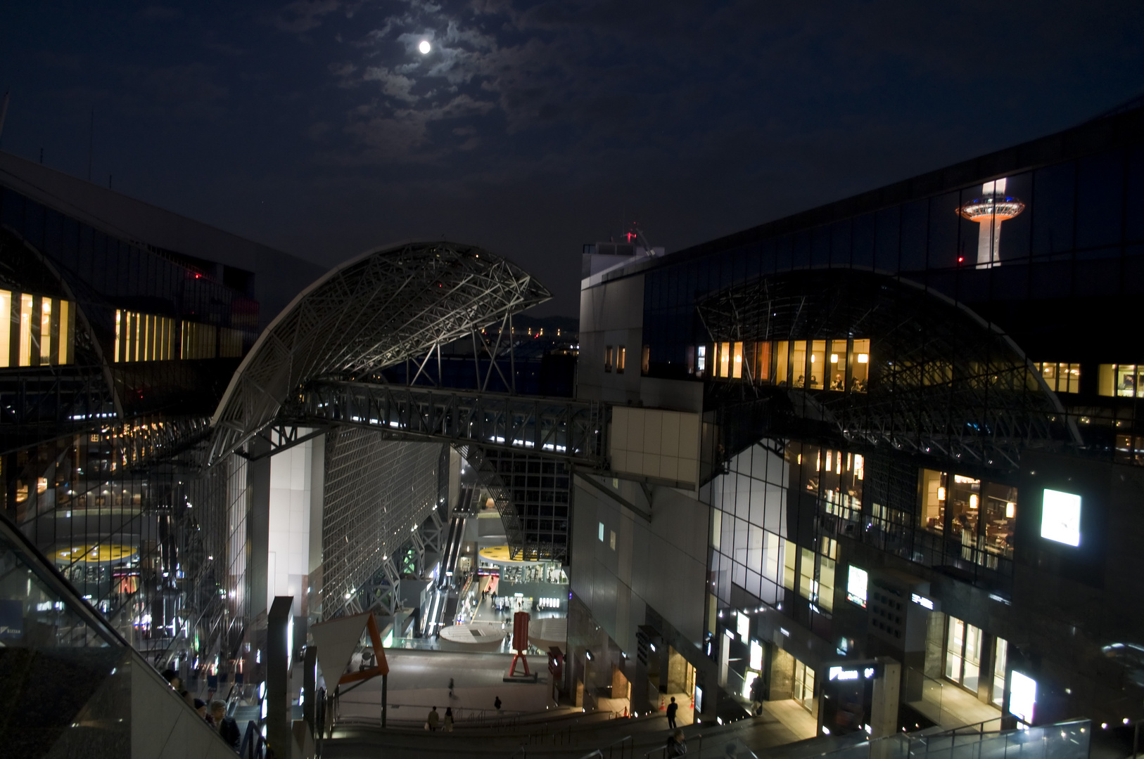 Kyoto eki / Kyoto railway station at night