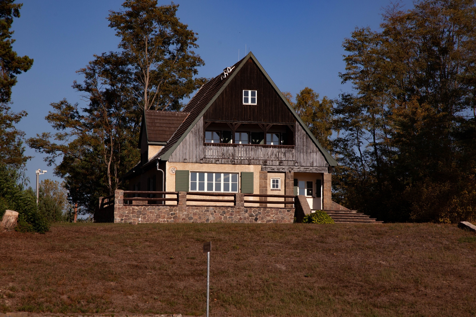 KZ -Ravensbrück- Haus für SS-Führungsoffiziere Foto & Bild ...